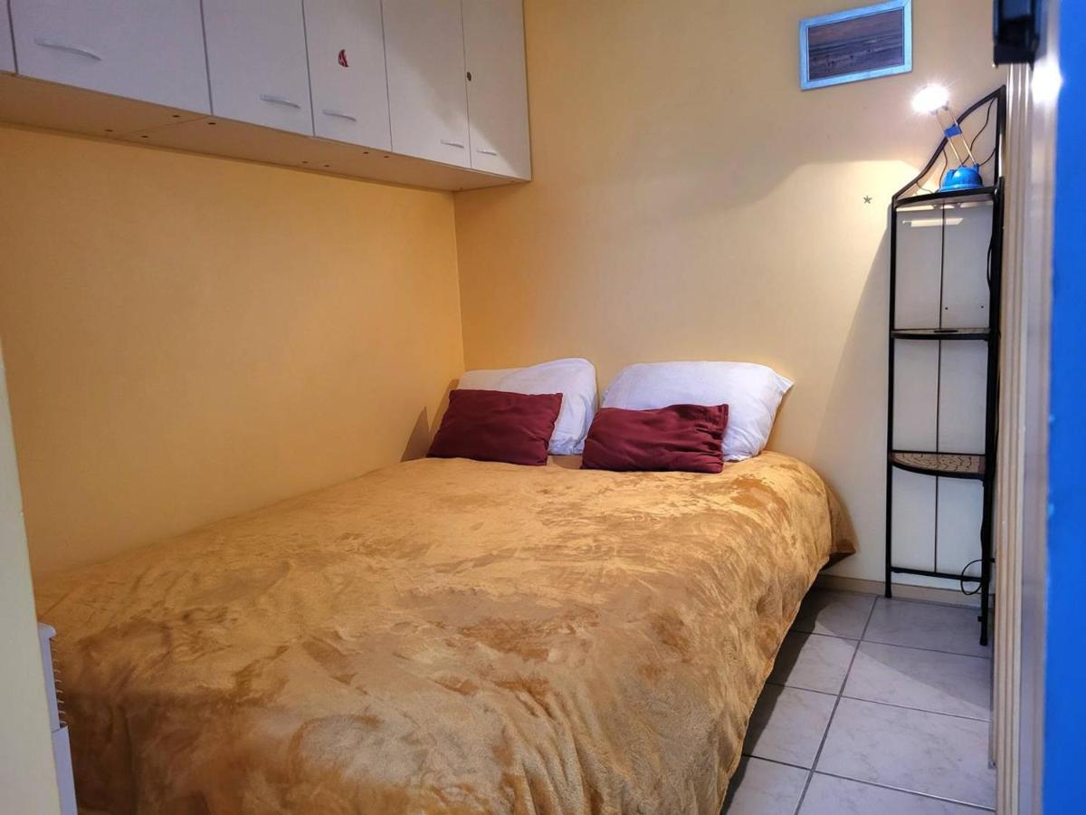 Studio Avec Terrasse, Parking Prive Et Acces Direct A La Plage - Fr-1-465-86 Merville-Franceville-Plage Exterior photo